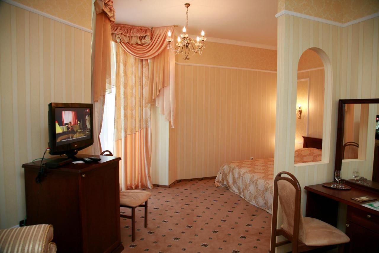 Reikartz Park Hotel Ivano Frankivsk Bagian luar foto