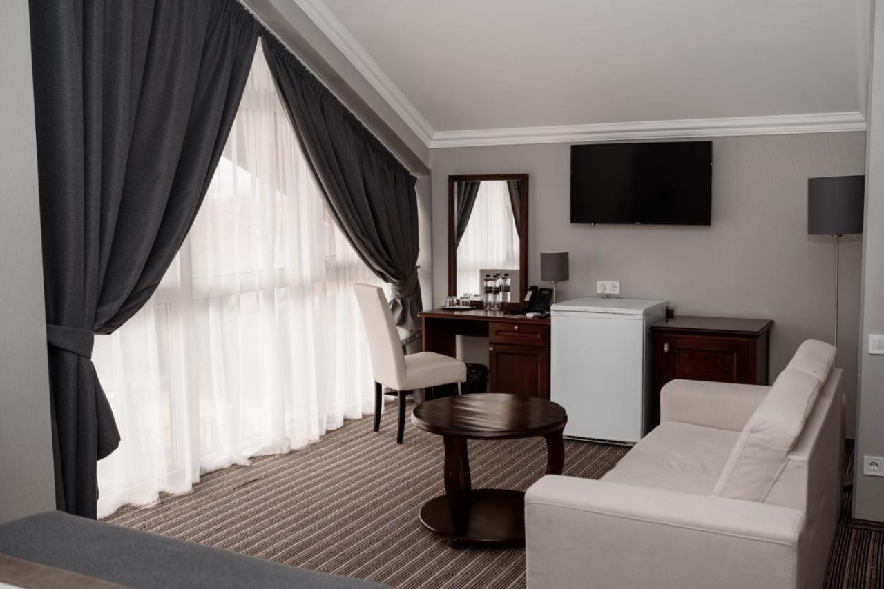 Reikartz Park Hotel Ivano Frankivsk Bagian luar foto