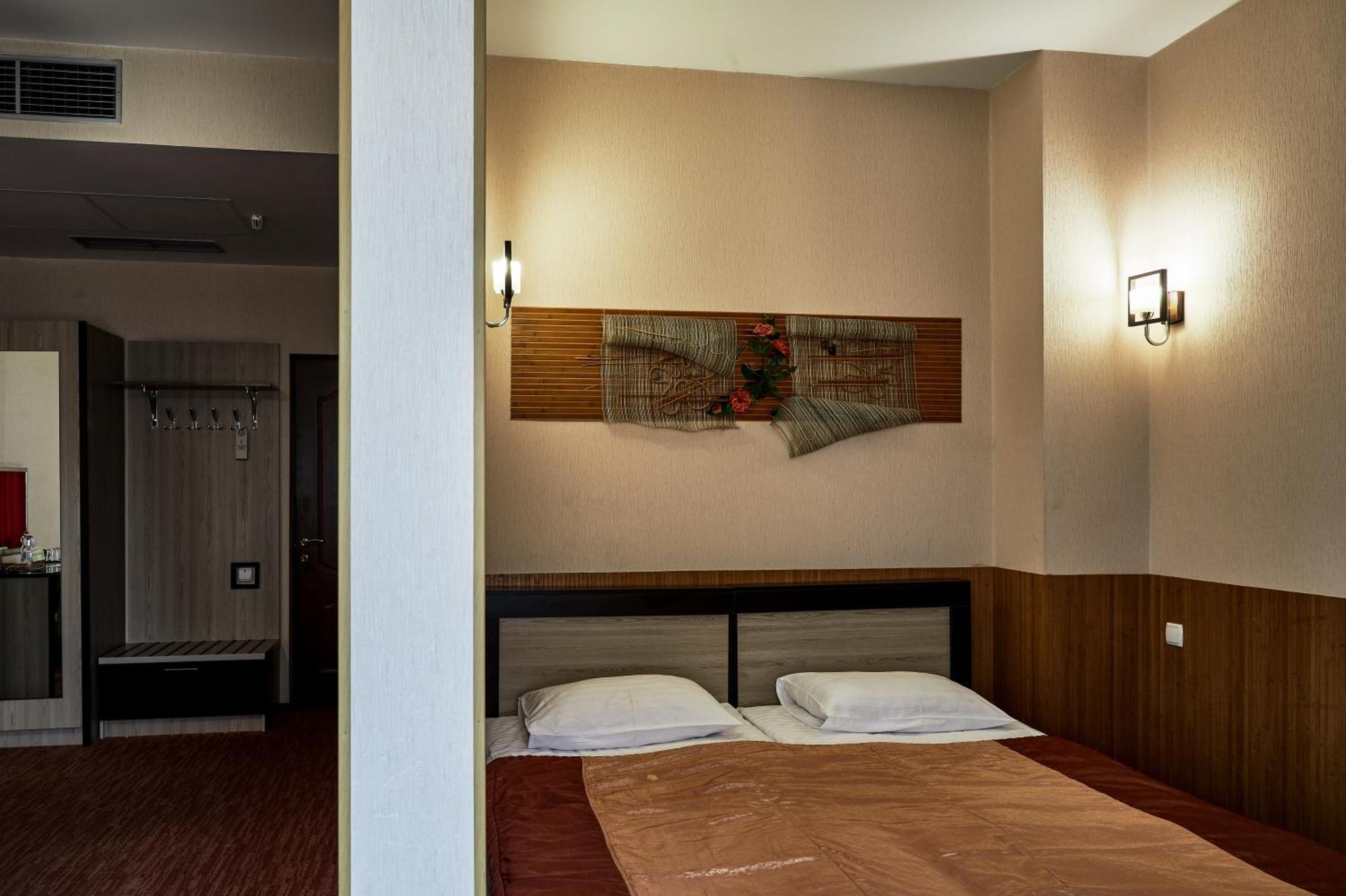 Reikartz Park Hotel Ivano Frankivsk Ruang foto