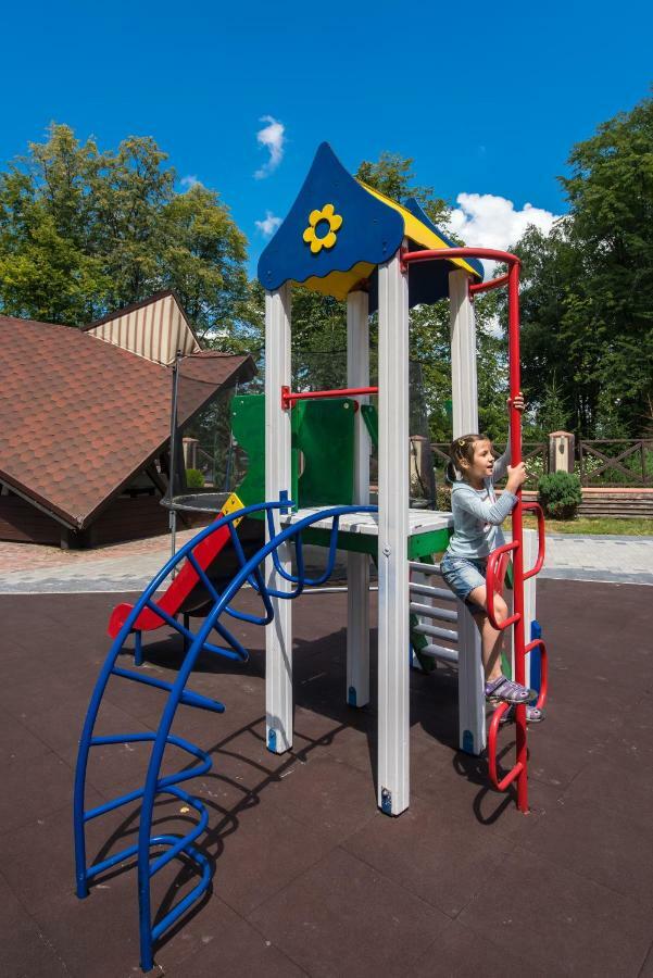 Reikartz Park Hotel Ivano Frankivsk Bagian luar foto