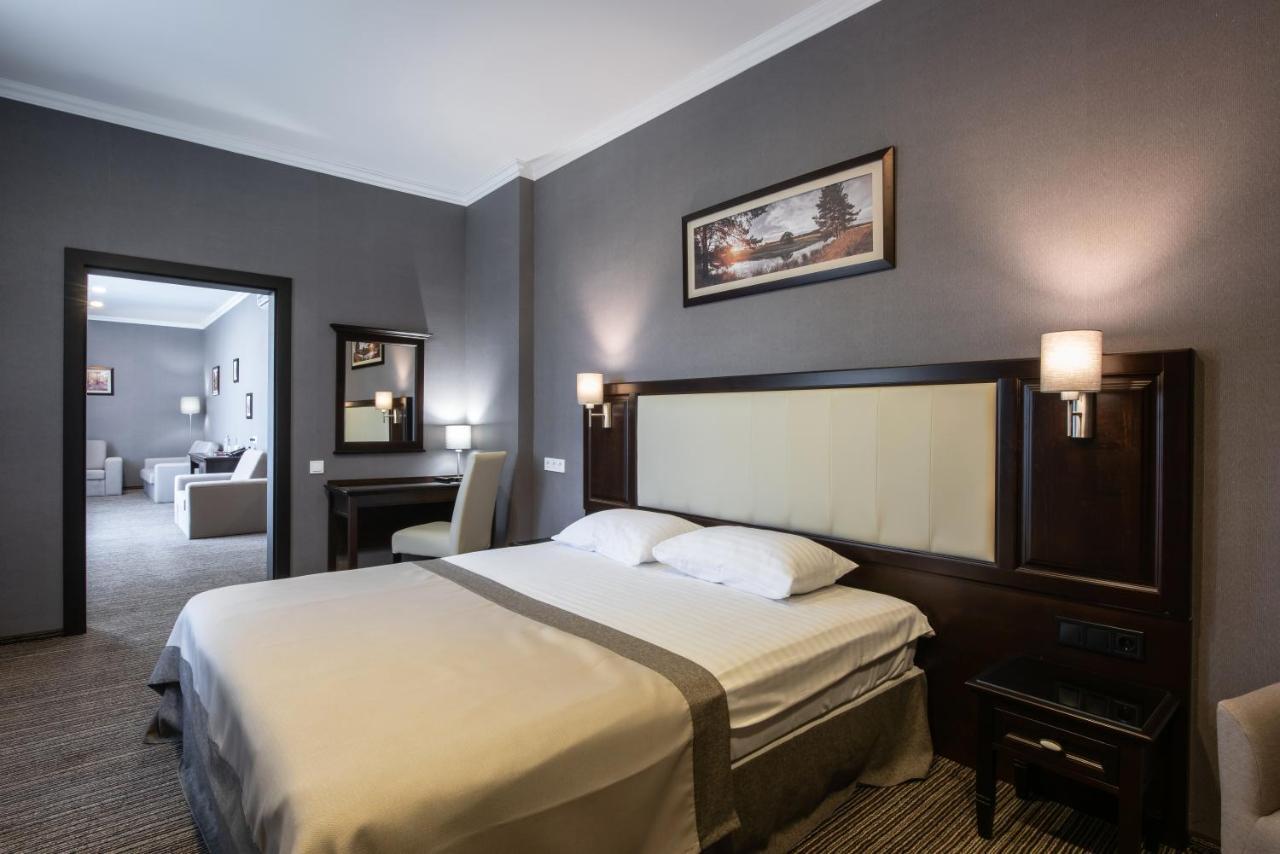 Reikartz Park Hotel Ivano Frankivsk Bagian luar foto
