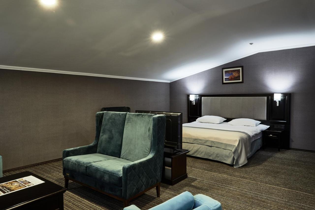 Reikartz Park Hotel Ivano Frankivsk Bagian luar foto
