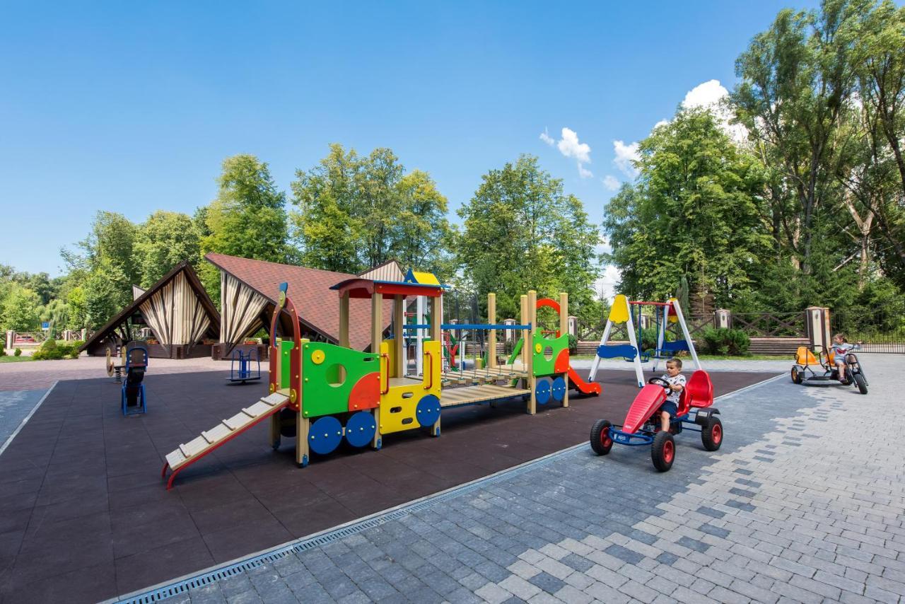 Reikartz Park Hotel Ivano Frankivsk Bagian luar foto