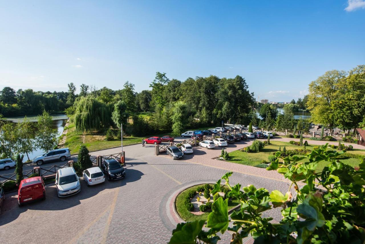 Reikartz Park Hotel Ivano Frankivsk Bagian luar foto